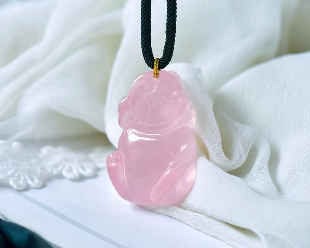 Mozambique Xingguang Pink Crystal Pi Xiu Pendant Necklace Pendant Ethnic Style Long Clothing Accessories Sweater Chain Mozambique Xingguang Pink Crystal Pi Xiu Pendant Necklace Pendant Ethnic Style Long Clothing Accessories Sweater Chain