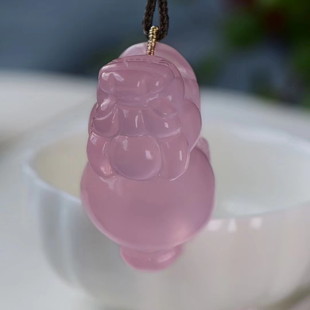 Mozambique Xingguang Pink Crystal Pi Xiu Pendant Necklace Pendant Ethnic Style Long Clothing Accessories Sweater Chain Mozambique Xingguang Pink Crystal Pi Xiu Pendant Necklace Pendant Ethnic Style Long Clothing Accessories Sweater Chain