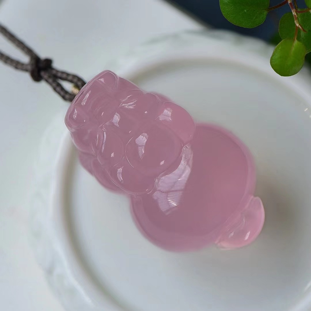 Mozambique Xingguang Pink Crystal Pi Xiu Pendant Necklace Pendant Ethnic Style Long Clothing Accessories Sweater Chain Mozambique Xingguang Pink Crystal Pi Xiu Pendant Necklace Pendant Ethnic Style Long Clothing Accessories Sweater Chain