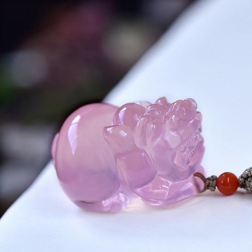 Mozambique Xingguang Pink Crystal Pi Xiu Pendant Necklace Pendant Ethnic Style Long Clothing Accessories Sweater Chain Mozambique Xingguang Pink Crystal Pi Xiu Pendant Necklace Pendant Ethnic Style Long Clothing Accessories Sweater Chain