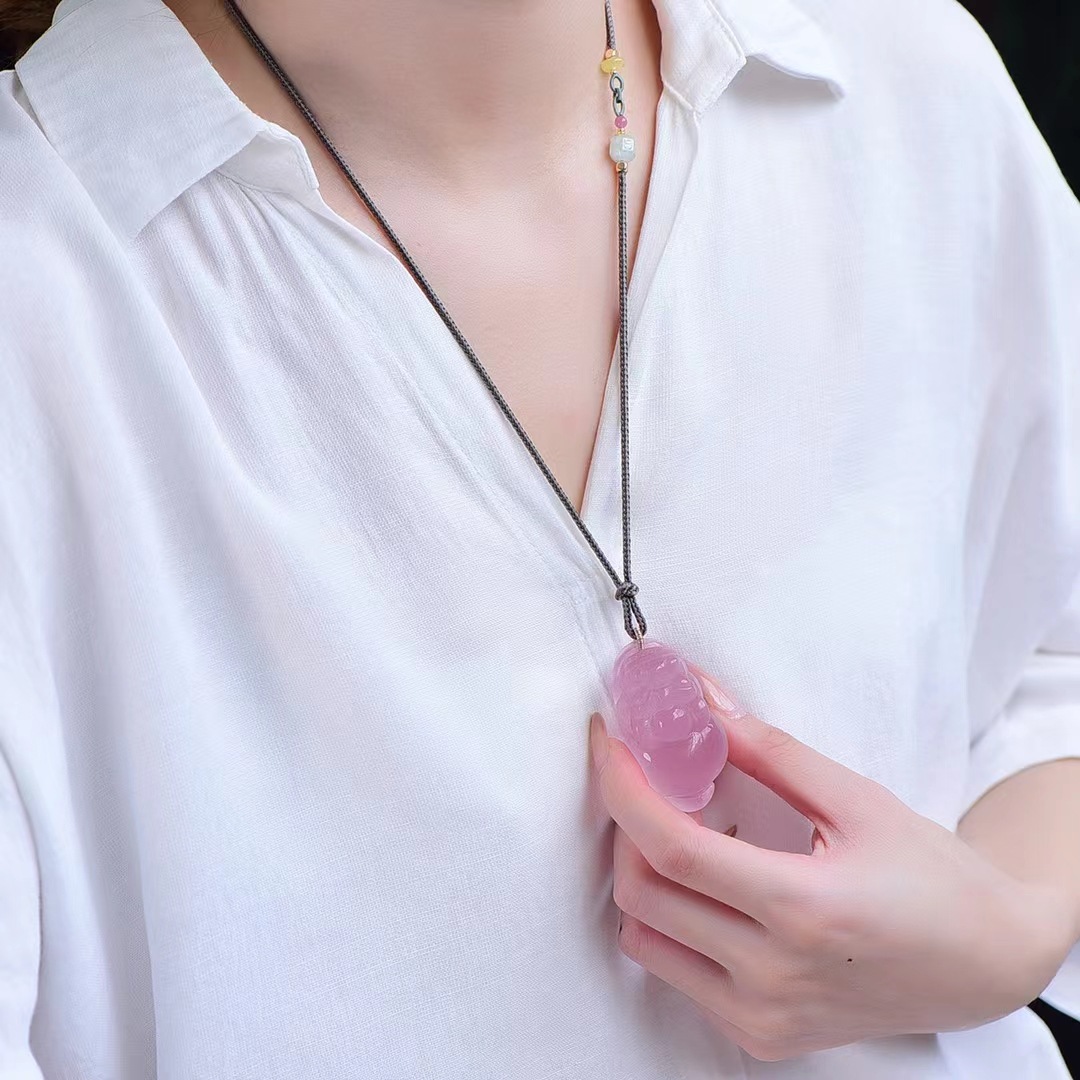 Mozambique Xingguang Pink Crystal Pi Xiu Pendant Necklace Pendant Ethnic Style Long Clothing Accessories Sweater Chain Mozambique Xingguang Pink Crystal Pi Xiu Pendant Necklace Pendant Ethnic Style Long Clothing Accessories Sweater Chain