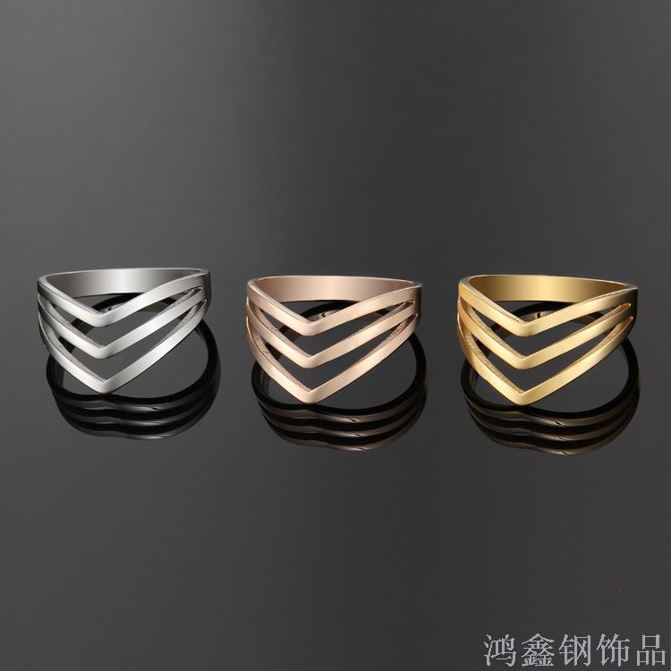 Titanium steel ring Europe and the United States three arrow heart hollow delicate rose gold ring Titanium steel ring Europe and the United States three arrow heart hollow delicate rose gold ring