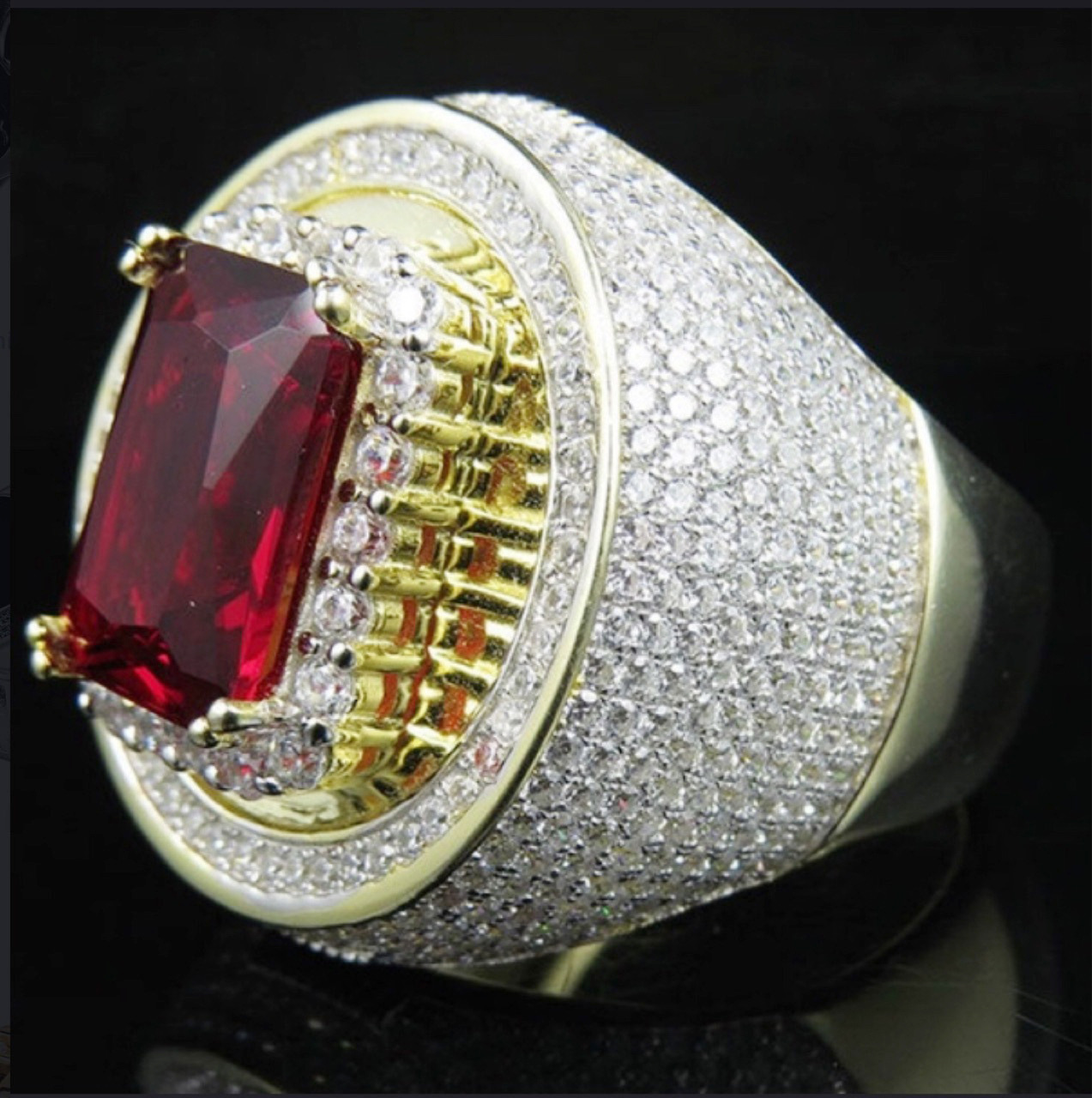 Rongyu Wish is selling its new changfang red zircon gold ring filled with rubies