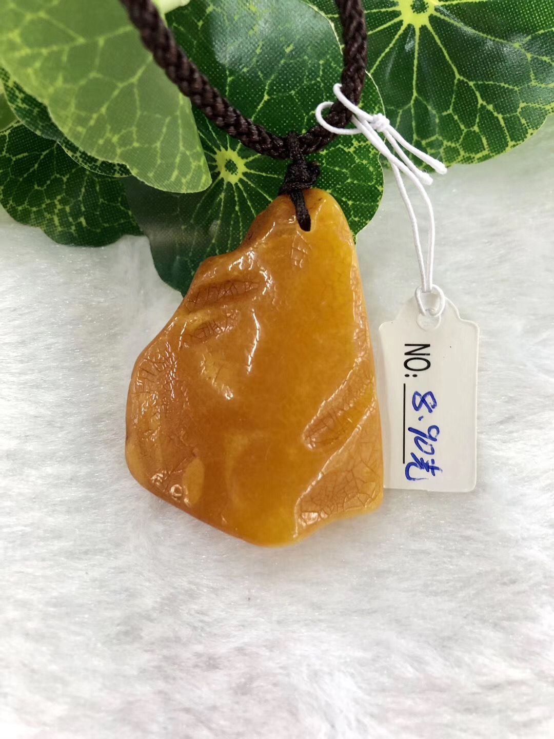 Wave many sea natural generation beeswax chicken oil yellow pendant necklace men and women necklace