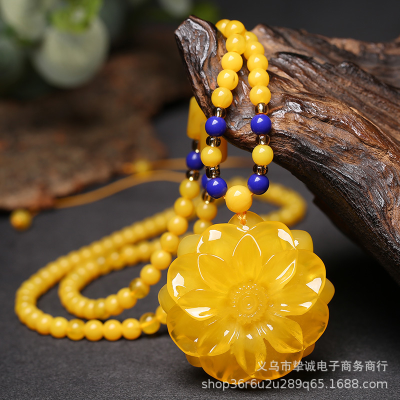 Old Beeswax Pendant Water Drop Yellow Chicken Grease Necklace with Men&#039;s and Women&#039;s Amber Gold Twisted Honey Long Sweater Chain Ethnic Style
