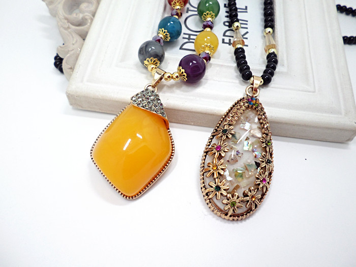 European and American National Style Original Imitation Beeswax Color Shell Long Sweater Chain Autumn Winter Retro Water Drop Necklace Necklace Wholesale European and American National Style Original Imitation Beeswax Color Shell Long Sweater Chain Autumn Winter Retro Water Drop Necklace Necklace Wholesale