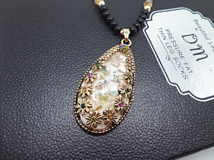 European and American National Style Original Imitation Beeswax Color Shell Long Sweater Chain Autumn Winter Retro Water Drop Necklace Necklace Wholesale European and American National Style Original Imitation Beeswax Color Shell Long Sweater Chain Autumn Winter Retro Water Drop Necklace Necklace Wholesale