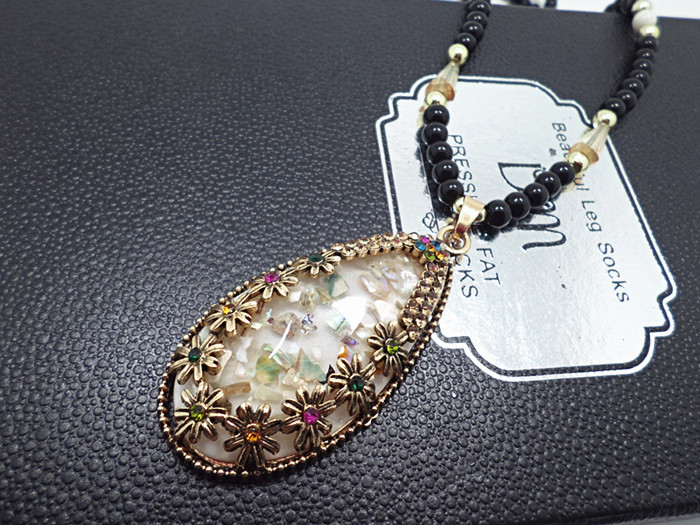 European and American National Style Original Imitation Beeswax Color Shell Long Sweater Chain Autumn Winter Retro Water Drop Necklace Necklace Wholesale European and American National Style Original Imitation Beeswax Color Shell Long Sweater Chain Autumn Winter Retro Water Drop Necklace Necklace Wholesale
