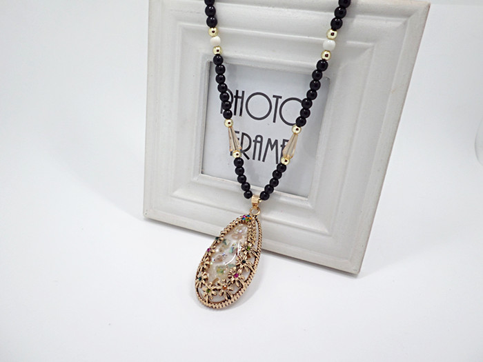 European and American National Style Original Imitation Beeswax Color Shell Long Sweater Chain Autumn Winter Retro Water Drop Necklace Necklace Wholesale European and American National Style Original Imitation Beeswax Color Shell Long Sweater Chain Autumn Winter Retro Water Drop Necklace Necklace Wholesale