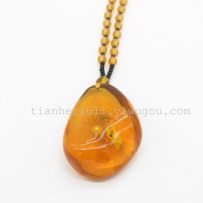 Personalized women's accessories Pendant is the Retro Beeswax folk art style long Necklace, female versatile Spring and summer sweater chain Personalized women's accessories Pendant is the Retro Beeswax folk art style long Necklace, female versatile Spring and summer sweater chain