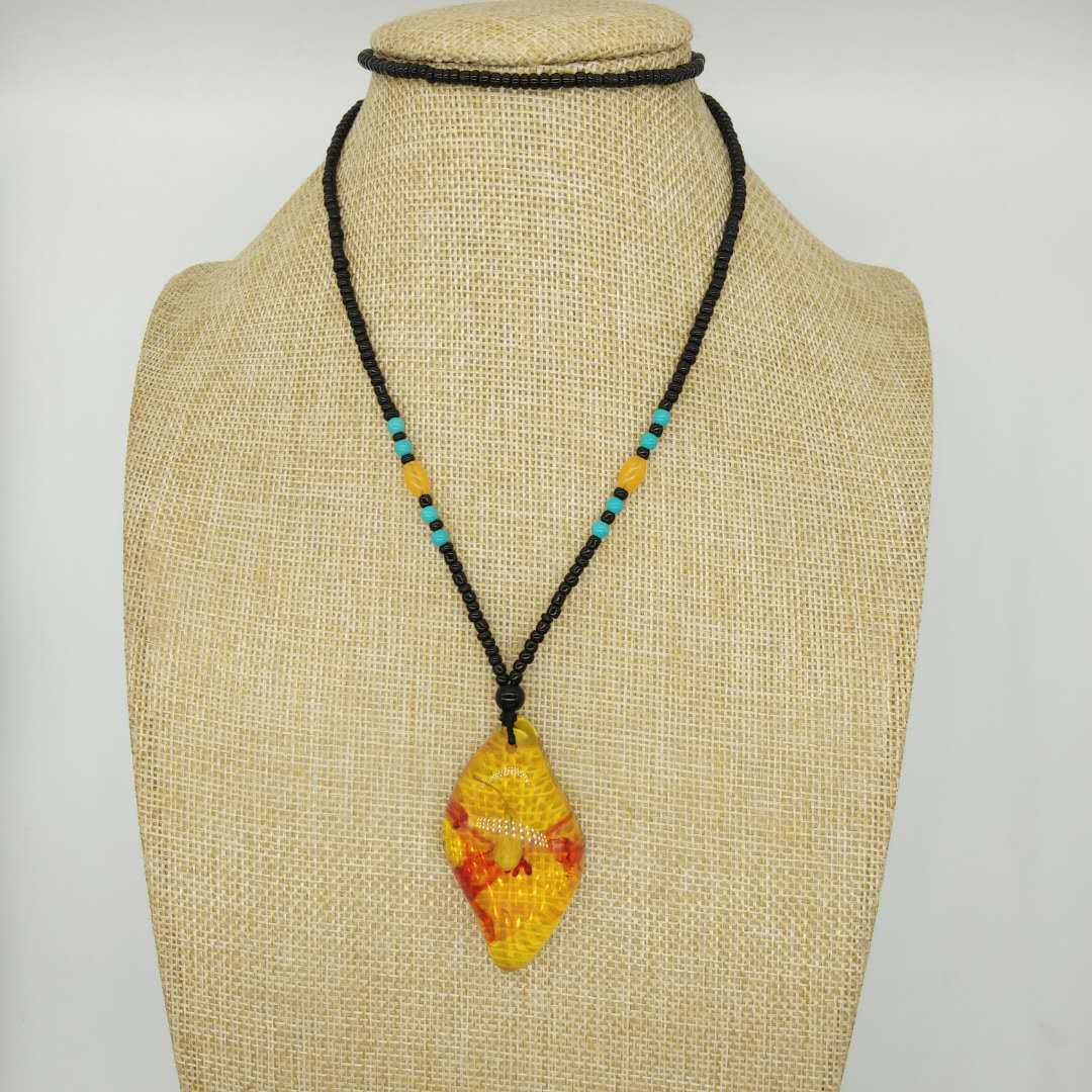 Living Fossil Amber Necklace Ornament Imitation Beeswax Crystal Pendant Vintage Insect Stall Scenic Spot Jewelry Wholesale