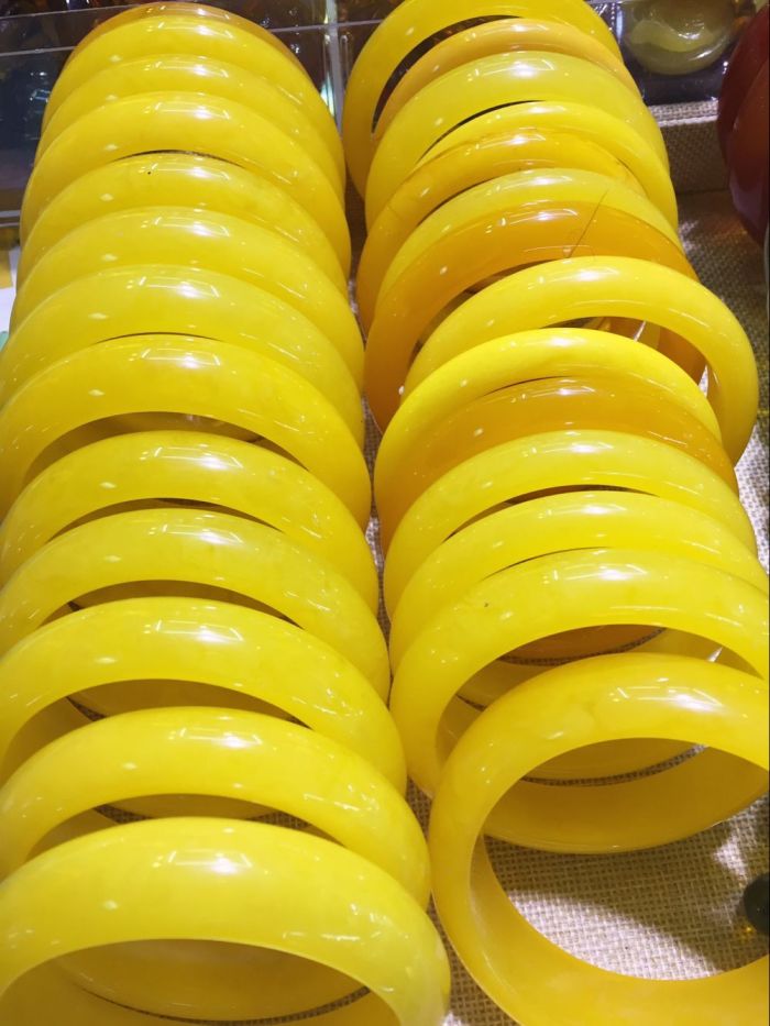 Manufacturers selling high-quality pure natural beeswax Bracelet two generation Amber Bracelet wholesale Manufacturers selling high-quality pure natural beeswax Bracelet two generation Amber Bracelet wholesale