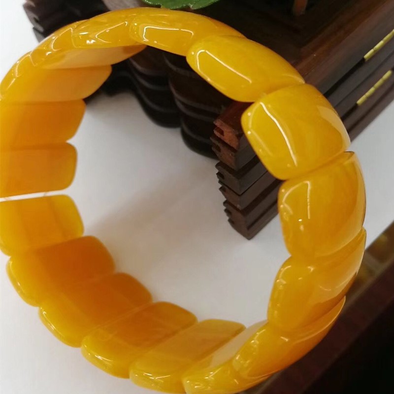 Natural second generation beeswax chicken oil yellow hand chain flower perot hand chain men and women hot style bracelet