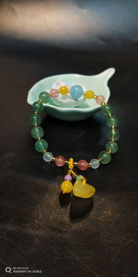 The natural green strawberry crystal bracelet matches The original mine beeswax pendant bracelet