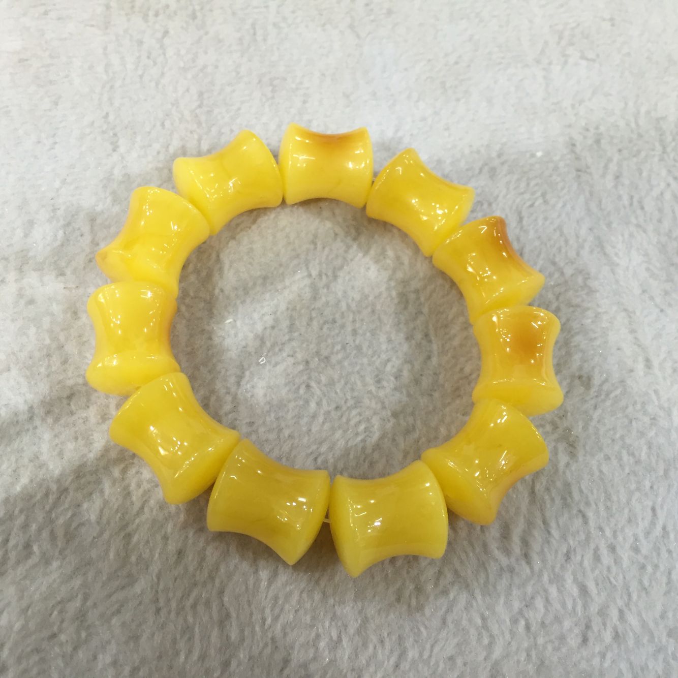 Natural second generation bracelet with fluorescent floating brine fashion version of beeswax amber bracelet wholesale