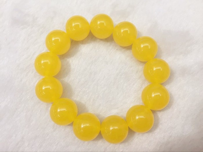 Amber beeswax bracelet with bead bracelet amber amber beeswax hand string wholesale Amber beeswax bracelet with bead bracelet amber amber beeswax hand string wholesale