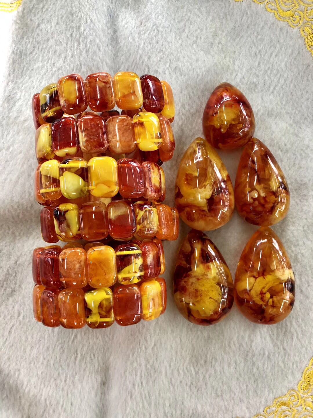 Beeswax hand string national wind amber br women's single circle chicken oil yellow flat bead bracelet pendant