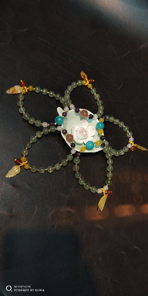 The natural green strawberry crystal bracelet matches The original mine beeswax pendant bracelet
