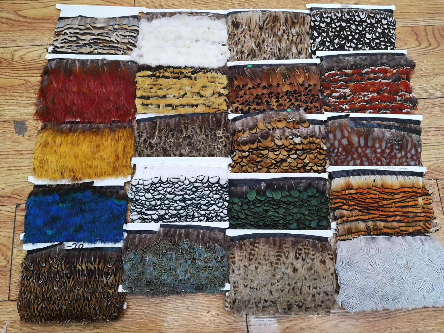 Factory High Quality Supply Natural Color Pearl Chicken Feather Cloth Edge Clothing Accessories Jewelry Decoration Feather Handicraft Factory High Quality Supply Natural Color Pearl Chicken Feather Cloth Edge Clothing Accessories Jewelry Decoration Feather Handicraft