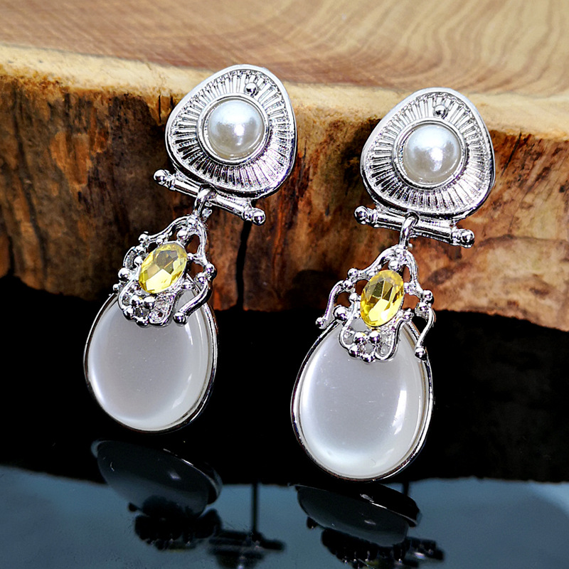 Rongyu wish European and American fashion exaggerated moonlight stone pearl earrings ebay cross - border new jewelry manufacturers direct sales Rongyu wish European and American fashion exaggerated moonlight stone pearl earrings ebay cross - border new jewelry manufacturers direct sales