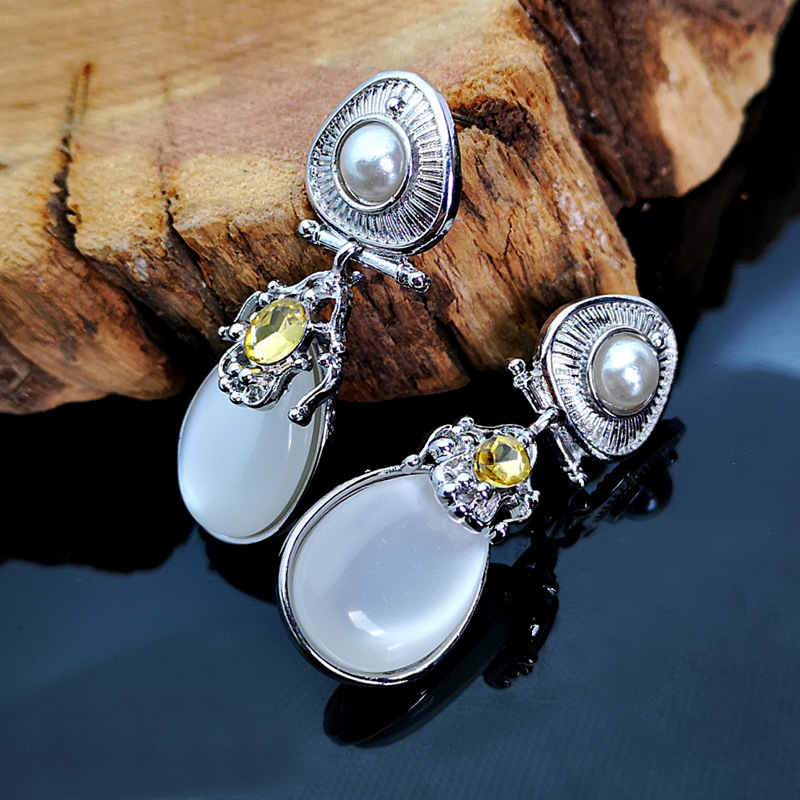 Rongyu wish European and American fashion exaggerated moonlight stone pearl earrings ebay cross - border new jewelry manufacturers direct sales Rongyu wish European and American fashion exaggerated moonlight stone pearl earrings ebay cross - border new jewelry manufacturers direct sales