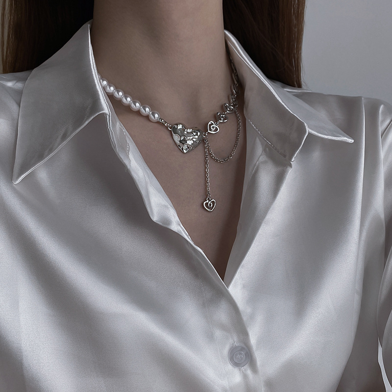 Pearl Heart Hollow Chain Necklace French Style Temperament Baroque Clavicle Chain Design Sense Fashion Necklace Neck Jewelry Pearl Heart Hollow Chain Necklace French Style Temperament Baroque Clavicle Chain Design Sense Fashion Necklace Neck Jewelry