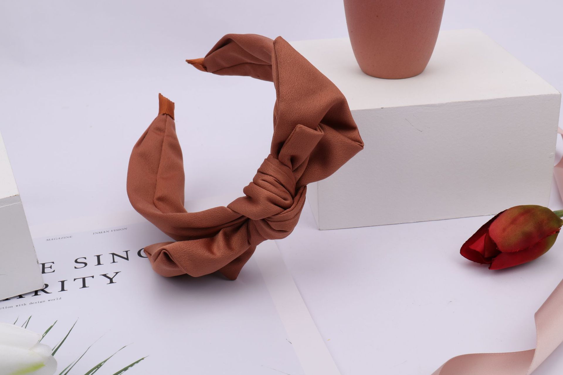 New Fabric Craft Broadside Knotted Hair Hoop Rabbit Ear Bow Hair Accessories Elegant Internet Influencer Pearl Hair Band Headband New Fabric Craft Broadside Knotted Hair Hoop Rabbit Ear Bow Hair Accessories Elegant Internet Influencer Pearl Hair Band Headband