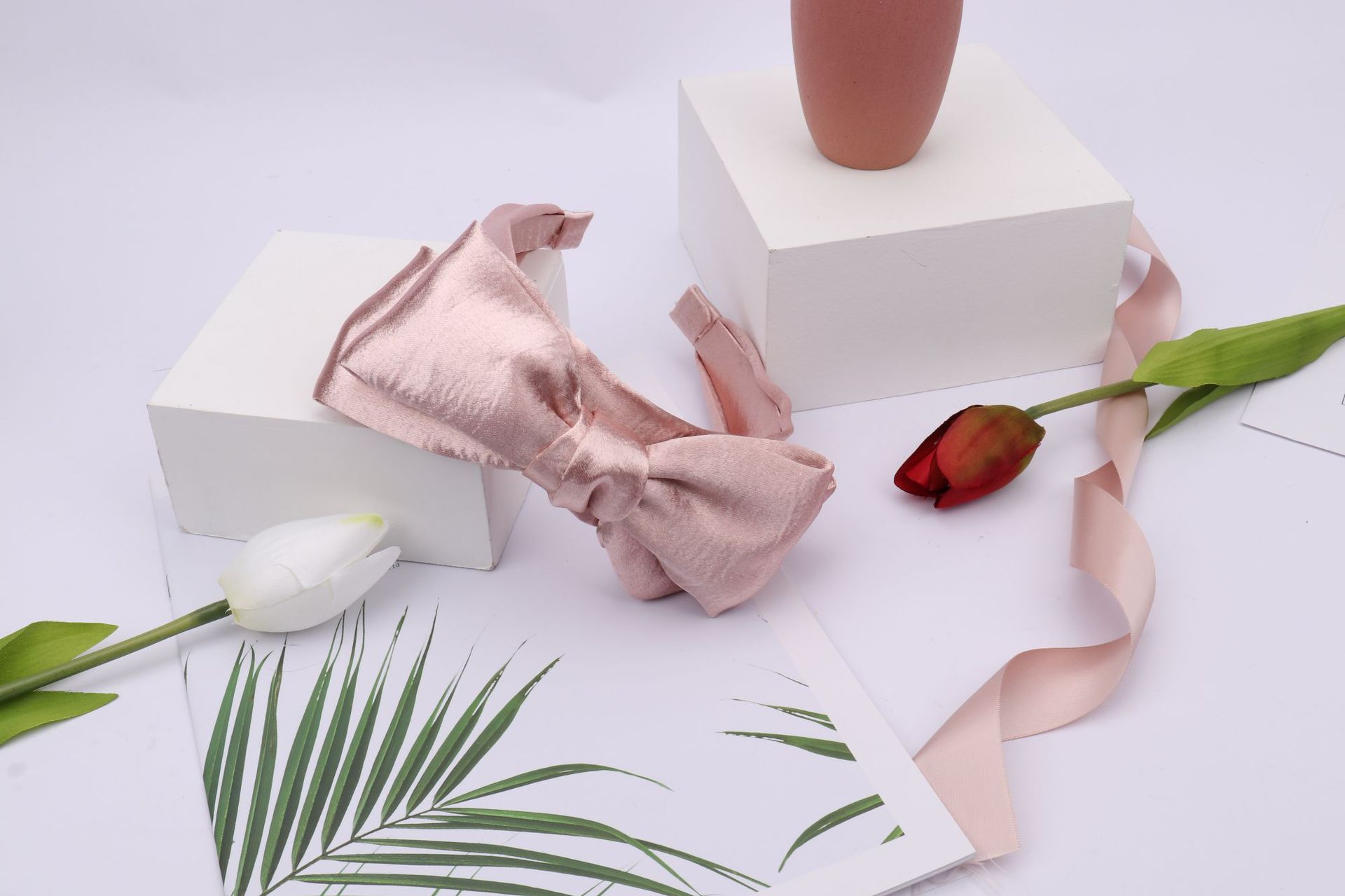 New Fabric Craft Broadside Knotted Hair Hoop Rabbit Ear Bow Hair Accessories Elegant Internet Influencer Pearl Hair Band Headband New Fabric Craft Broadside Knotted Hair Hoop Rabbit Ear Bow Hair Accessories Elegant Internet Influencer Pearl Hair Band Headband
