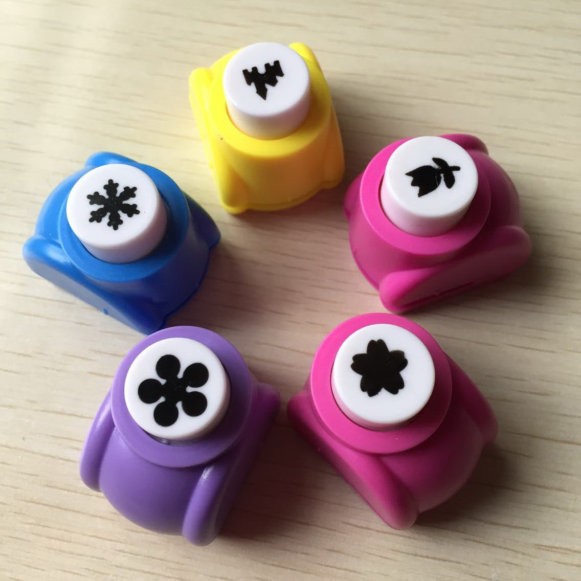 New Exotic Small Craft Punch Wholesale DIY Creative Album Handmade Accessories Embossing Device Wholesale New Exotic Small Craft Punch Wholesale DIY Creative Album Handmade Accessories Embossing Device Wholesale