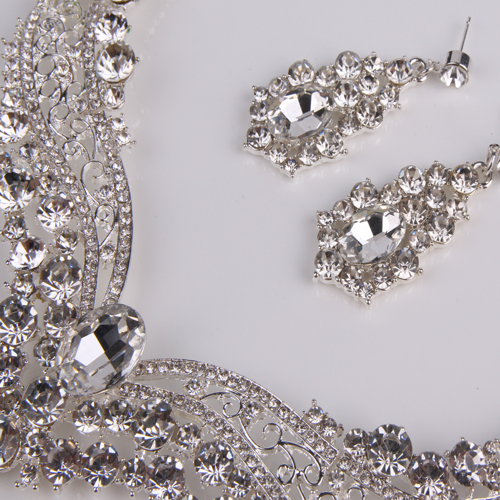 European and American Bride Necklace Alloy Diamond-Embedded Large Crystal Necklace Earrings Jewelry Set Decorations Wedding Dress Accessory/Jewelry