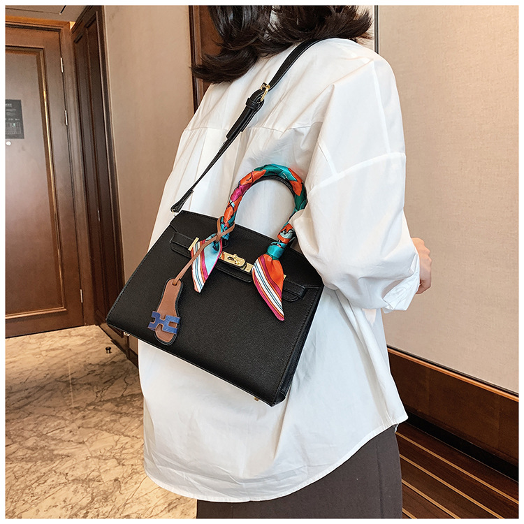 2021 New Spring Wear Handbags Large Capacity Fashion Messenger Bag Women's Bag Simple Western Style Textured One-Shoulder Bag Bag 2021 New Spring Wear Handbags Large Capacity Fashion Messenger Bag Women's Bag Simple Western Style Textured One-Shoulder Bag Bag