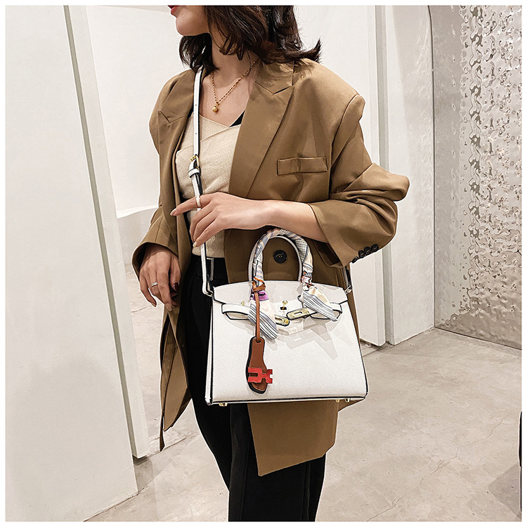 2021 New Spring Wear Handbags Large Capacity Fashion Messenger Bag Women's Bag Simple Western Style Textured One-Shoulder Bag Bag 2021 New Spring Wear Handbags Large Capacity Fashion Messenger Bag Women's Bag Simple Western Style Textured One-Shoulder Bag Bag