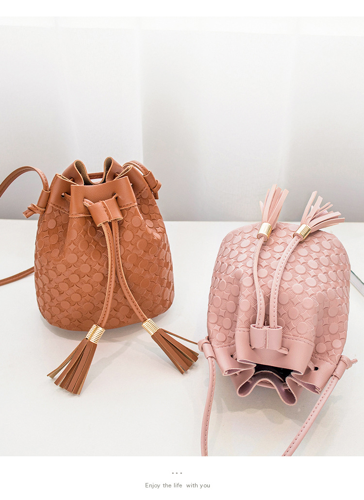 2021 New Fashion Trendy Bag Female Drawstring Tassel Bucket Bag Crossbody All-Match Bag Handbags Women