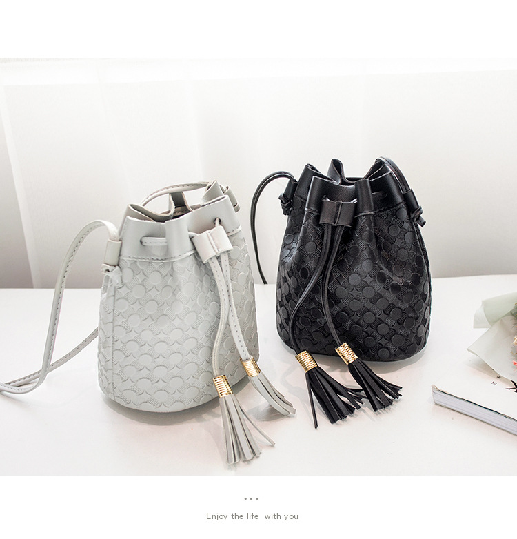 2021 New Fashion Trendy Bag Female Drawstring Tassel Bucket Bag Crossbody All-Match Bag Handbags Women