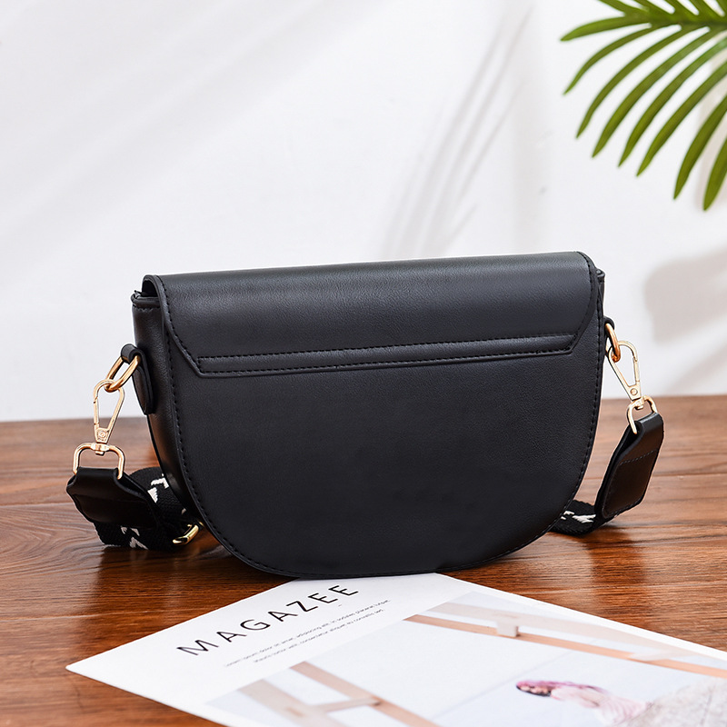 Factory quality handbags cross-slung western-style broadband fashion versatile female bag 2020 new summer fashion web celebrity saddle bag