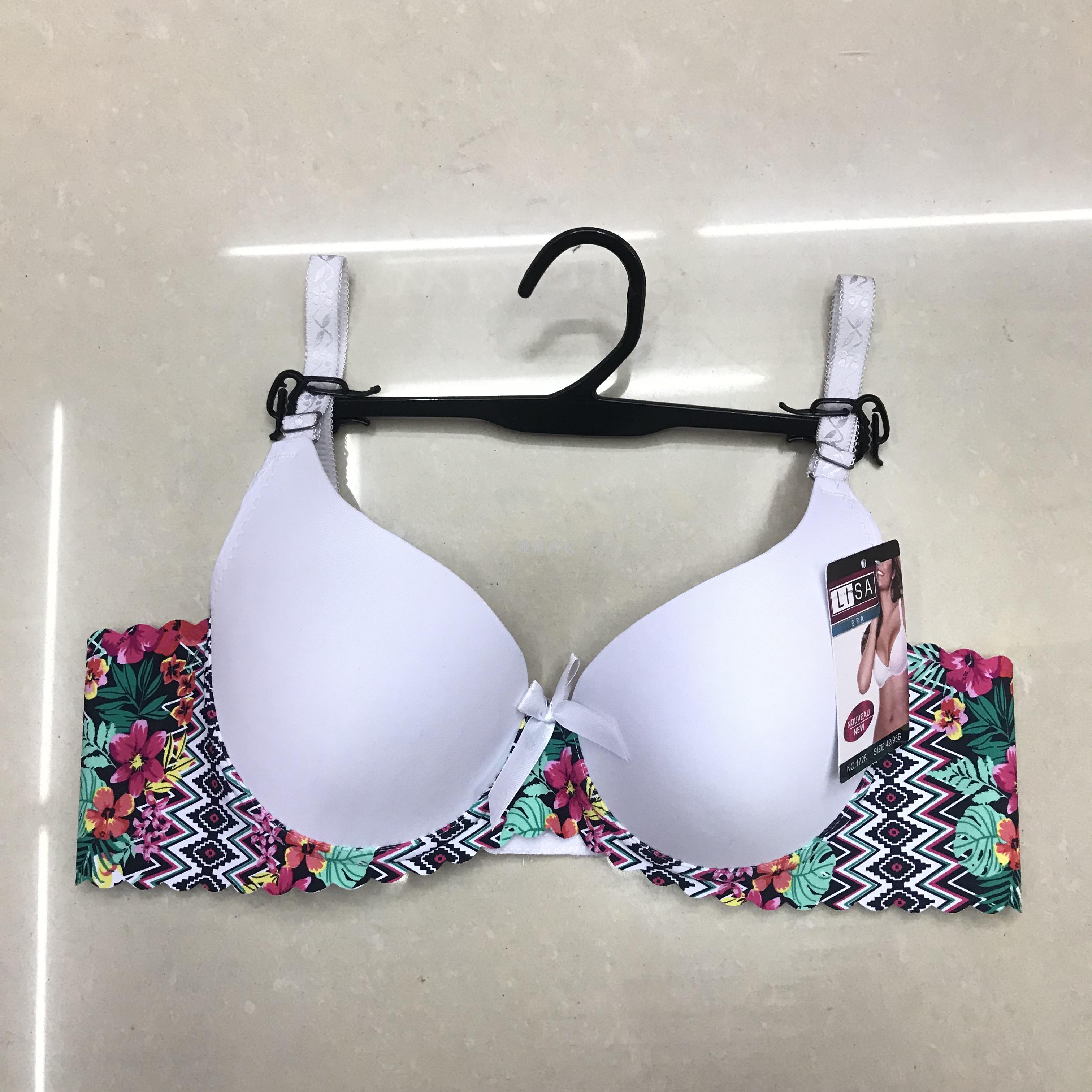 A piece of seamless bra foreign trade size women's underwear swimwear.