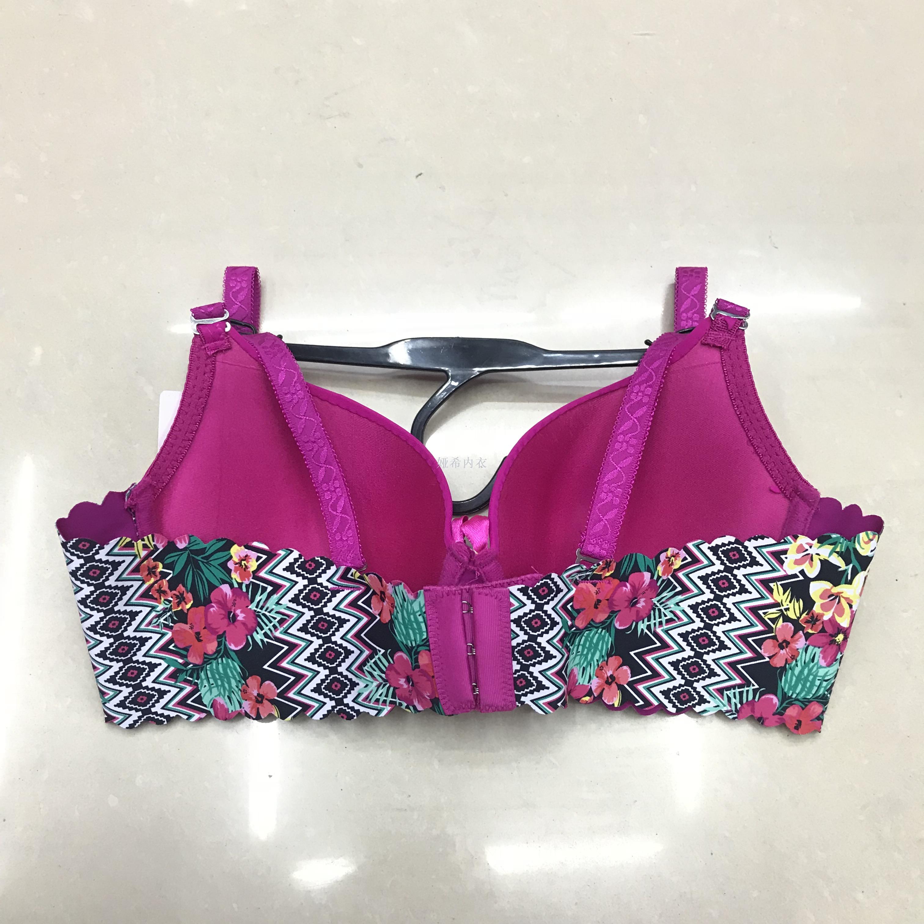 A piece of seamless bra foreign trade size women's underwear swimwear.
