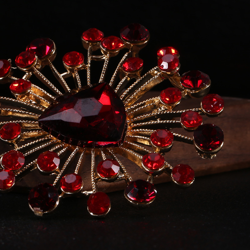 Hot-selling Korean version of the fashion temperament of water drilling corsage brooch joker flower collar pin pin lady brooch clothing accessories