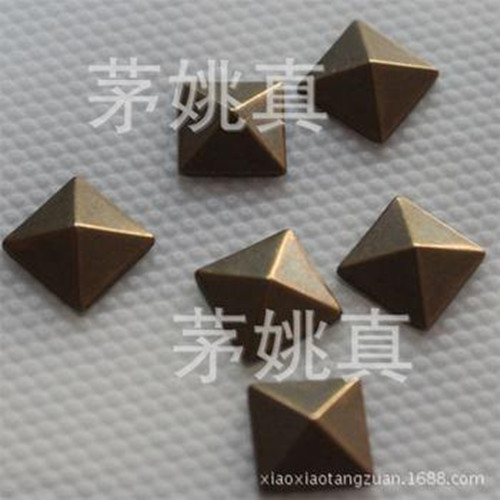 Hot chip 9X9 square bronze Pyramid copper rivets copper iron tablets