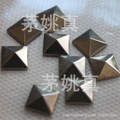 Hot chip 9X9 square bronze Pyramid copper rivets copper iron tablets