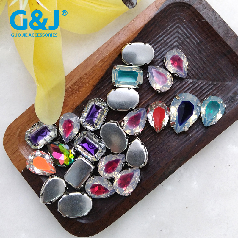 Resin pointed bottom double color on the four claw hand sewing clothing accessories accessories  toys decorative buckle