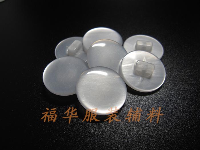 Resin buckle tall flat Pearl button