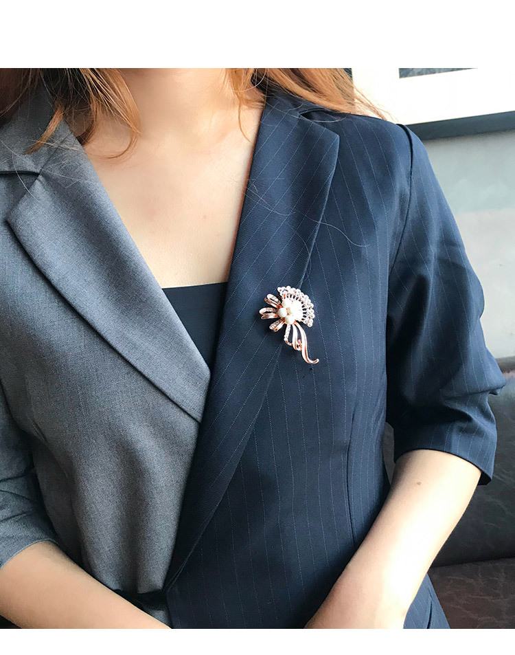 [Aiqi] Pearl Brooch Fashion Clothing Resin Corsage Vintage Animal Silk Scarf Buckle Pin H0042
