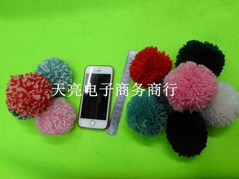 Manufacturers Sell a Large Number of Mixed Colors and Monochrome Wool Wool Ball Color Specifications. Anyone Who Is Interested Can Call