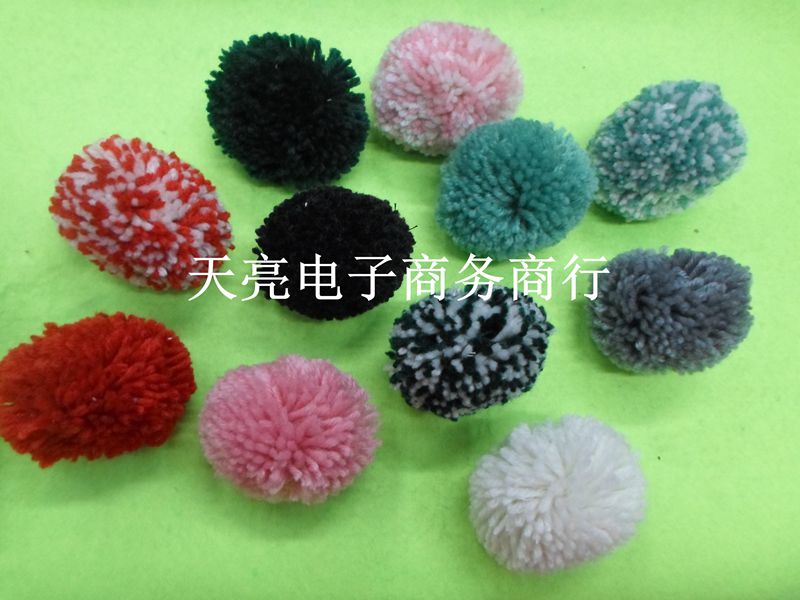 Manufacturers Sell a Large Number of Mixed Colors and Monochrome Wool Wool Ball Color Specifications. Anyone Who Is Interested Can Call