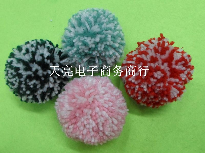 Manufacturers Sell a Large Number of Mixed Colors and Monochrome Wool Wool Ball Color Specifications. Anyone Who Is Interested Can Call