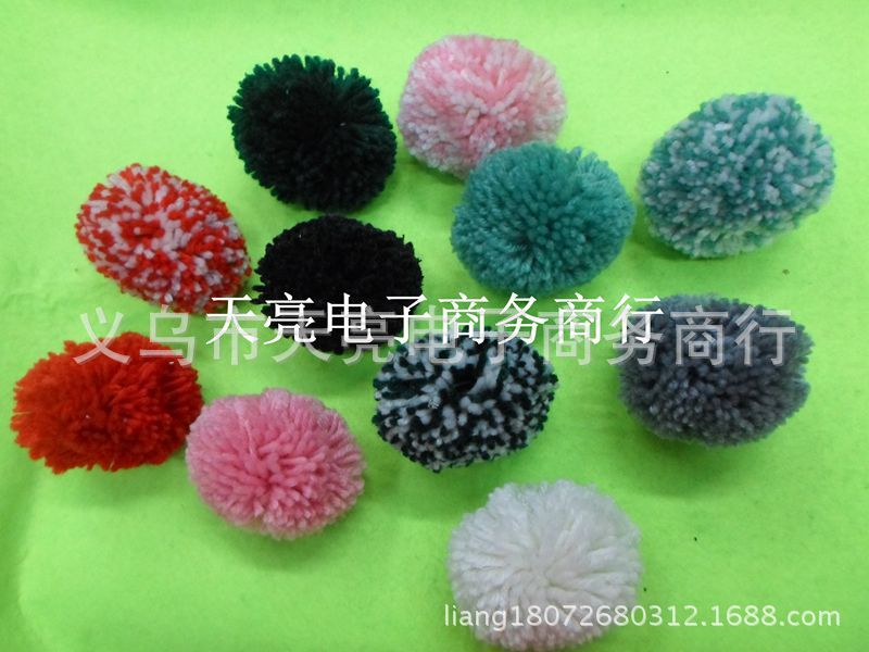 Manufacturers Sell a Large Number of Mixed Colors and Monochrome Wool Wool Ball Color Specifications. Anyone Who Is Interested Can Call