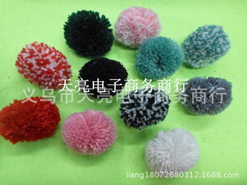 Manufacturers Sell a Large Number of Mixed Colors and Monochrome Wool Wool Ball Color Specifications. Anyone Who Is Interested Can Call