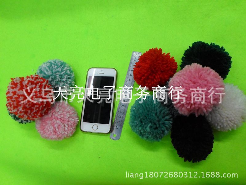 Manufacturers Sell a Large Number of Mixed Colors and Monochrome Wool Wool Ball Color Specifications. Anyone Who Is Interested Can Call