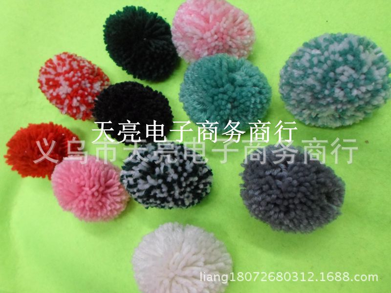 Manufacturers Sell a Large Number of Mixed Colors and Monochrome Wool Wool Ball Color Specifications. Anyone Who Is Interested Can Call